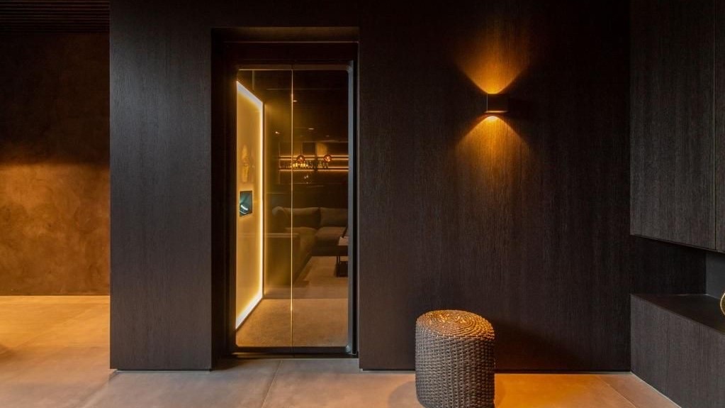 thang may gia dinh aritco - thiet ke tong the sang trong va toi gian